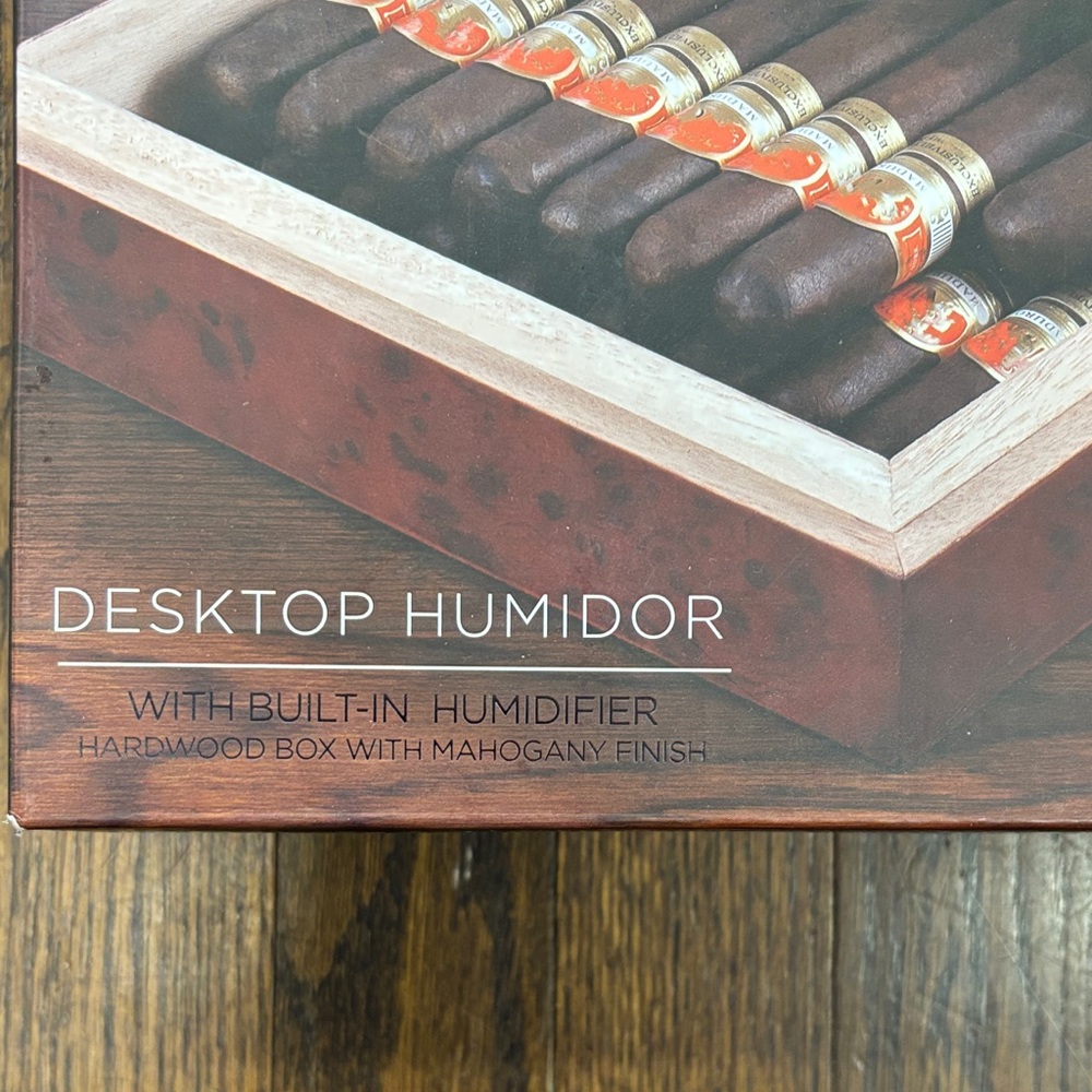 BLKSMITH Desktop Humidor with built in humidifier - Picture 2 of 5
